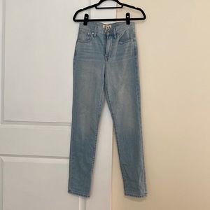 Madewell, light wash Jean. Size 25T. The perfect vintage Jean cut.